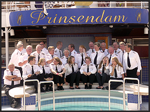 Gruppenfoto auf dem Kreuzfahrtschift Prinsendam